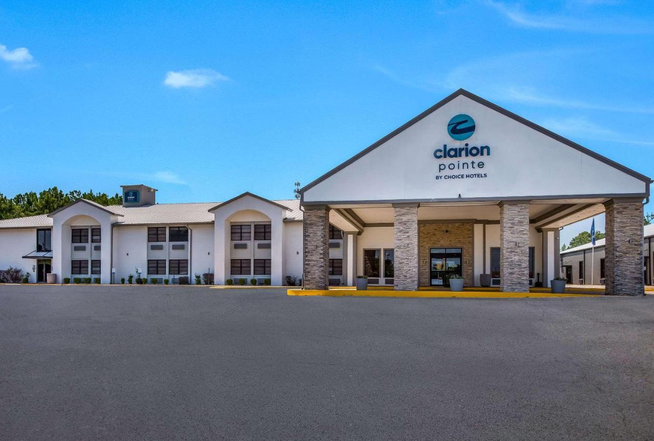 Clarion Pointe Marshall 호텔 외부 사진